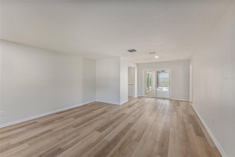Villa ou maison à louer à Palm Harbor, Floride: 3 chambres, 156.82 m2 № 2356077 - photo 3