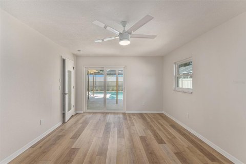 Villa ou maison à louer à Palm Harbor, Floride: 3 chambres, 156.82 m2 № 2356077 - photo 16