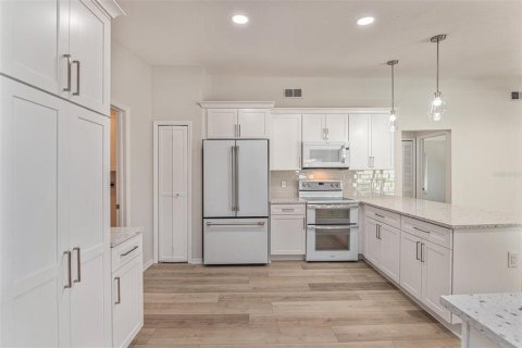 Villa ou maison à louer à Palm Harbor, Floride: 3 chambres, 156.82 m2 № 2356077 - photo 5