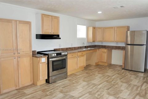 House in Clewiston, Florida 3 bedrooms, 92.9 sq.m. № 1811494 - photo 6