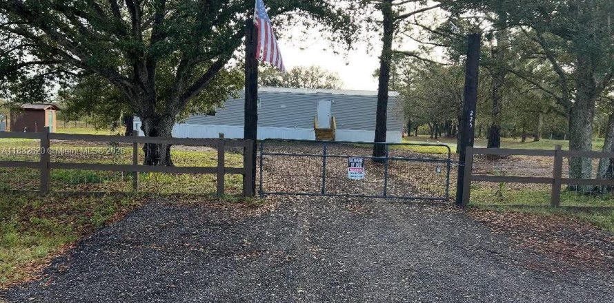 House in Clewiston, Florida 3 bedrooms, 92.9 sq.m. № 1811494