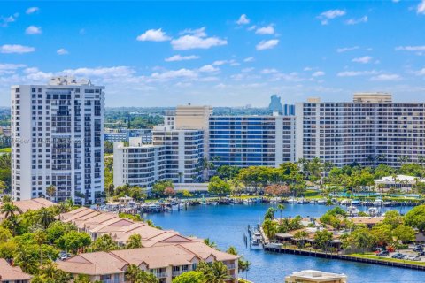 Copropriété à louer à Hollywood, Floride: 1 chambre, 78.97 m2 № 1933864 - photo 25