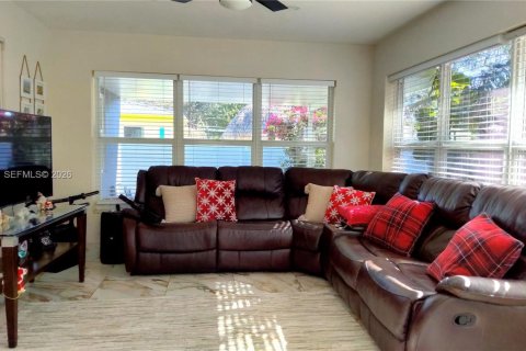 Villa ou maison à vendre à Hollywood, Floride: 3 chambres, 156.17 m2 № 2004757 - photo 9