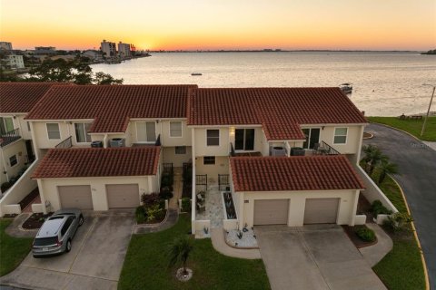 Touwnhouse à Dunedin, Floride 3 chambres, 144.74 m2 № 2419656