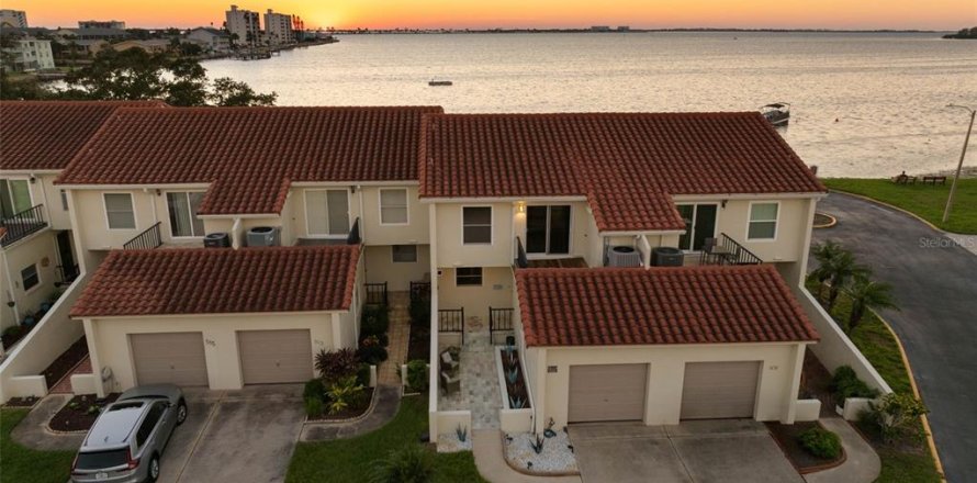 Touwnhouse à Dunedin, Floride 3 chambres, 144.74 m2 № 2419656