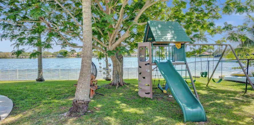 House in Davie, Florida 5 bedrooms, 327.39 sq.m. № 1146298
