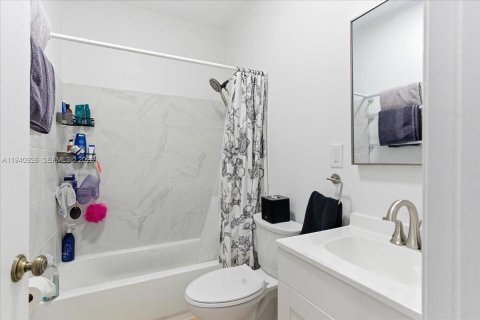 Propiedad comercial en venta en Miami Beach, Florida, 551.75 m2 № 2000421 - foto 12