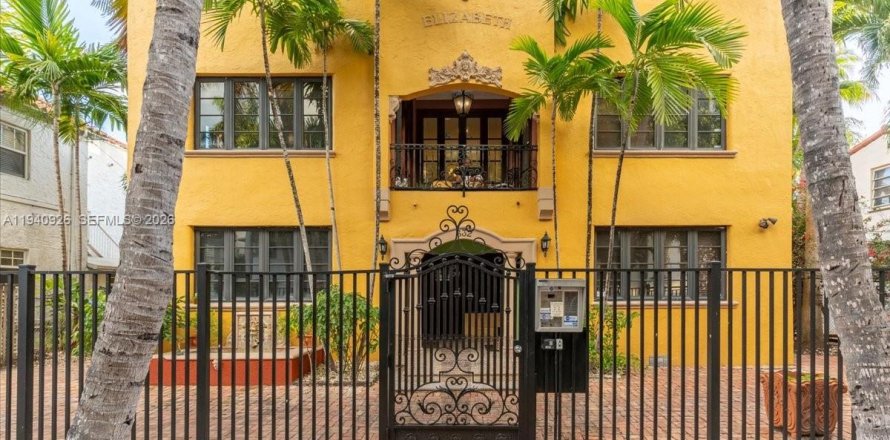 Propiedad comercial en Miami Beach, Florida 551.75 m2 № 2000421