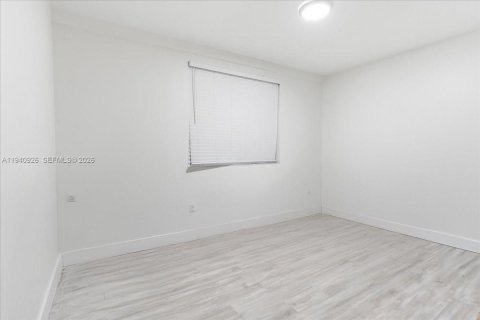 Propiedad comercial en venta en Miami Beach, Florida, 551.75 m2 № 2000421 - foto 18