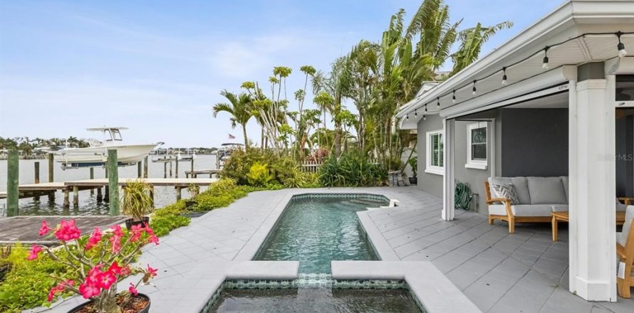 Casa en Indian Rocks Beach, Florida 4 dormitorios, 162.39 m2 № 1769806
