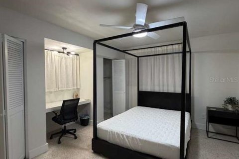 House in Sarasota, Florida 5 bedrooms, 140.47 sq.m. № 2214688 - photo 9