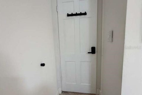 House in Sarasota, Florida 5 bedrooms, 140.47 sq.m. № 2214688 - photo 8