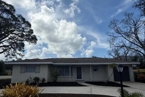House in Sarasota, Florida 5 bedrooms, 140.47 sq.m. № 2214688 - photo 3