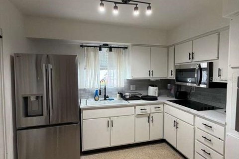 House in Sarasota, Florida 5 bedrooms, 140.47 sq.m. № 2214688 - photo 7