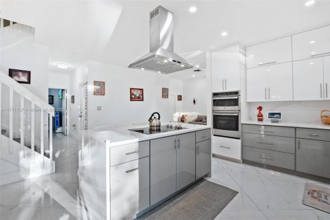Townhouse in Pembroke Pines, Florida 4 bedrooms, 134.89 sq.m. № 1692106 - photo 8