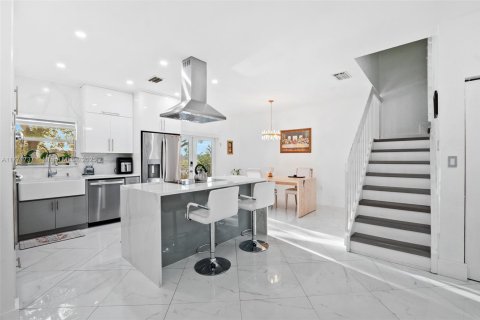 Townhouse in Pembroke Pines, Florida 4 bedrooms, 134.89 sq.m. № 1692106 - photo 5