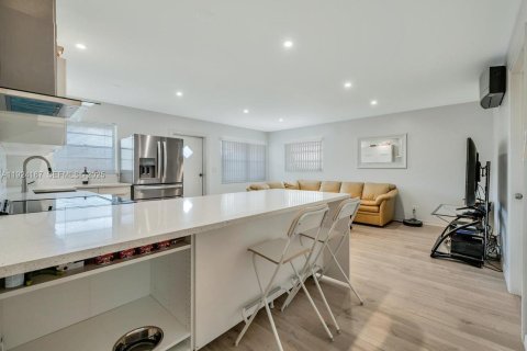 Copropriété à louer à Lake Worth, Floride: 2 chambres, 75.72 m2 № 1982228 - photo 2