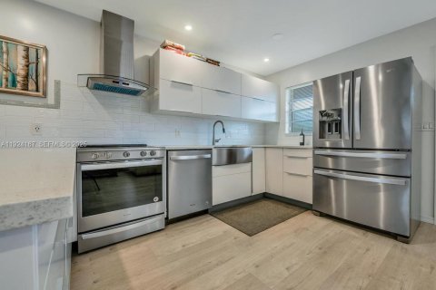 Copropriété à louer à Lake Worth, Floride: 2 chambres, 75.72 m2 № 1982228 - photo 1