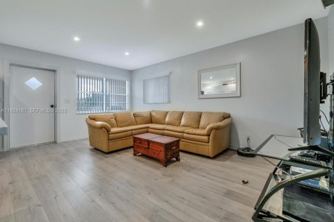 Copropriété à louer à Lake Worth, Floride: 2 chambres, 75.72 m2 № 1982228 - photo 4