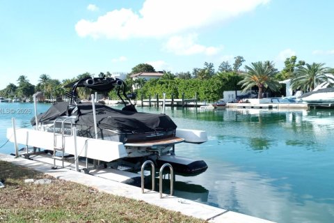 Villa ou maison à louer à Miami Beach, Floride: 2 chambres, 746.56 m2 № 2002600 - photo 4