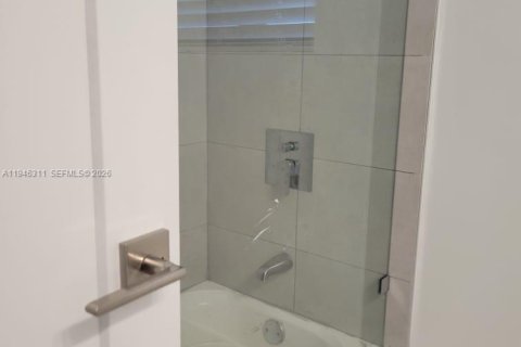 Villa ou maison à louer à Miami Beach, Floride: 2 chambres, 746.56 m2 № 2002600 - photo 15