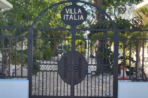 Villa ou maison à louer à Miami Beach, Floride: 2 chambres, 746.56 m2 № 2002600 - photo 5