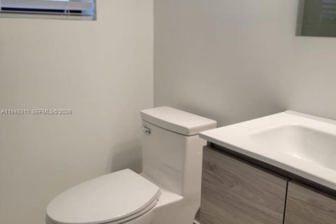 Villa ou maison à louer à Miami Beach, Floride: 2 chambres, 746.56 m2 № 2002600 - photo 12