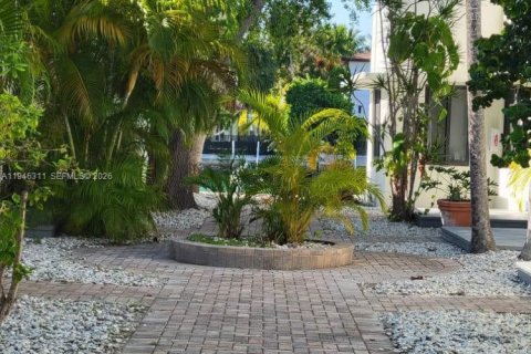 Villa ou maison à louer à Miami Beach, Floride: 2 chambres, 746.56 m2 № 2002600 - photo 6