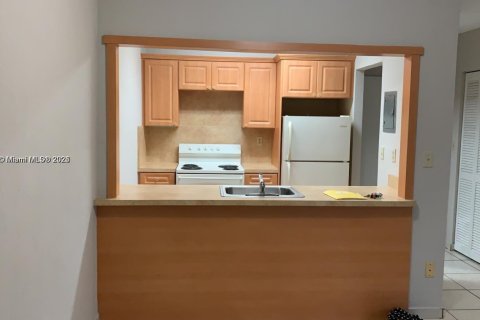 Condo in Miami, Florida, 1 bedroom  № 1955118 - photo 7