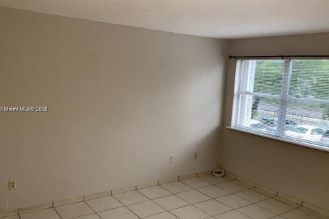 Condo in Miami, Florida, 1 bedroom  № 1955118 - photo 11