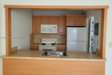 Condo in Miami, Florida, 1 bedroom  № 1955118 - photo 5