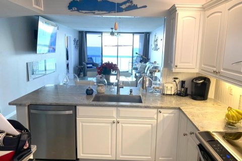 Condo in Jensen Beach, Florida, 2 bedrooms  № 2254884 - photo 3