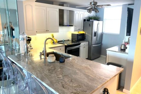 Condo in Jensen Beach, Florida, 2 bedrooms  № 2254884 - photo 2