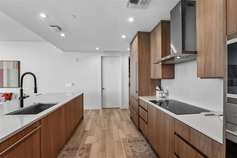 Condo in Tampa, Florida, 4 bedrooms  № 2131754 - photo 8