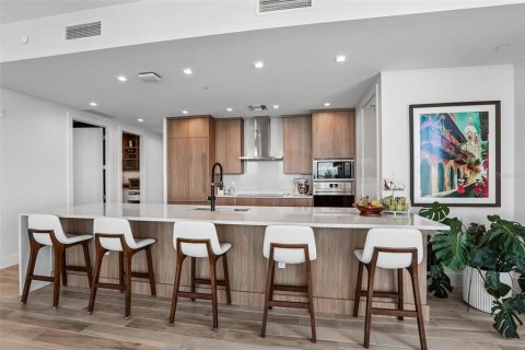 Condo in Tampa, Florida, 4 bedrooms  № 2131754 - photo 9