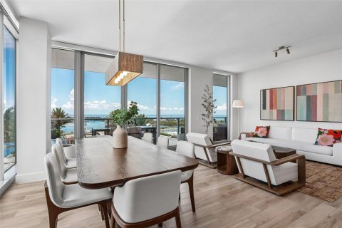 Condo in Tampa, Florida, 4 bedrooms  № 2131754 - photo 2