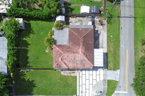 House in Miami, Florida 3 bedrooms, 172.15 sq.m. № 1845434 - photo 3