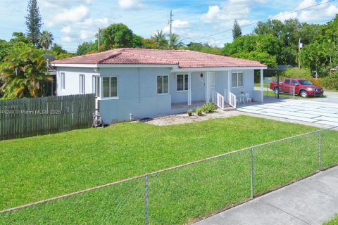 House in Miami, Florida 3 bedrooms, 172.15 sq.m. № 1845434 - photo 8