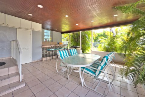 House in Miami, Florida 3 bedrooms, 172.15 sq.m. № 1845434 - photo 11