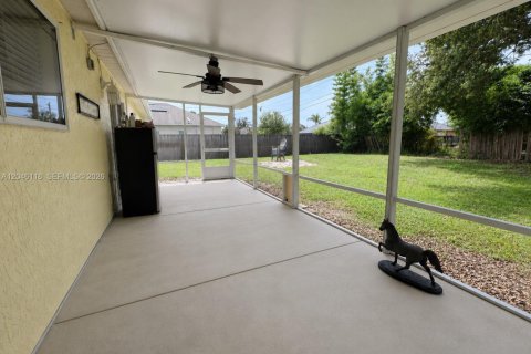 House in Port St. Lucie, Florida 3 bedrooms, 103.68 sq.m. № 2188288 - photo 16