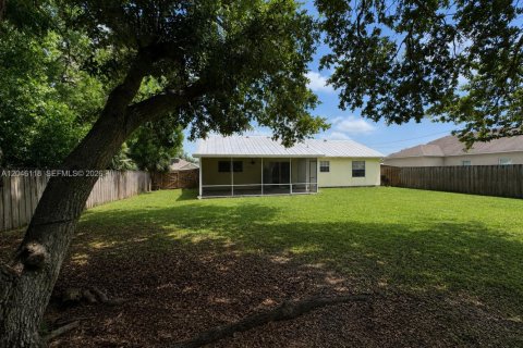 House in Port St. Lucie, Florida 3 bedrooms, 103.68 sq.m. № 2188288 - photo 19