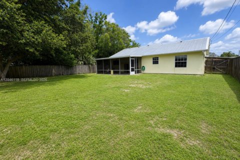 House in Port St. Lucie, Florida 3 bedrooms, 103.68 sq.m. № 2188288 - photo 18