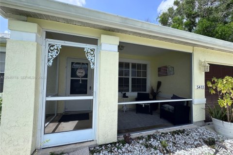 House in Port St. Lucie, Florida 3 bedrooms, 103.68 sq.m. № 2188288 - photo 2