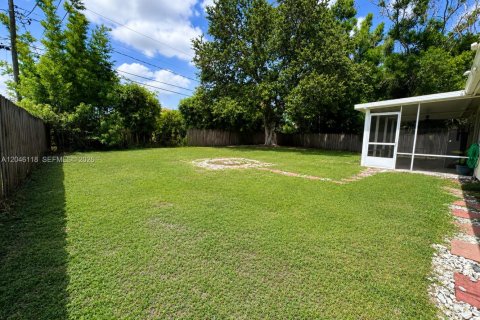 House in Port St. Lucie, Florida 3 bedrooms, 103.68 sq.m. № 2188288 - photo 17