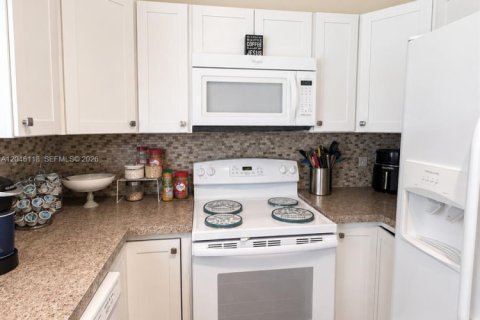 House in Port St. Lucie, Florida 3 bedrooms, 103.68 sq.m. № 2188288 - photo 8