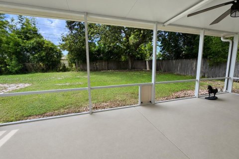 House in Port St. Lucie, Florida 3 bedrooms, 103.68 sq.m. № 2188288 - photo 14