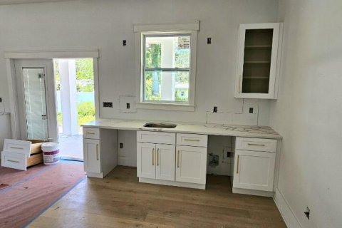 House in Saint Petersburg, Florida 4 bedrooms, 287.25 sq.m. № 1597490 - photo 7