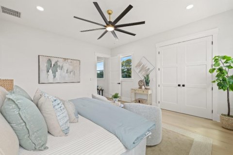 House in Saint Petersburg, Florida 4 bedrooms, 287.25 sq.m. № 1597490 - photo 28