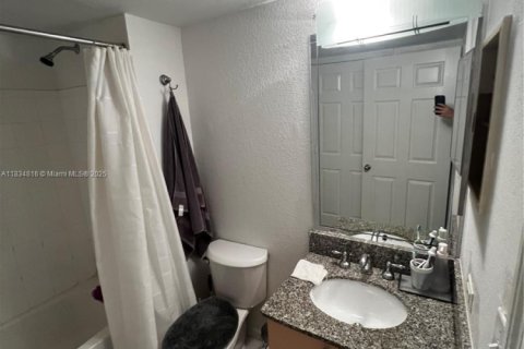 Condo in Miramar, Florida, 2 bedrooms  № 1819844 - photo 12