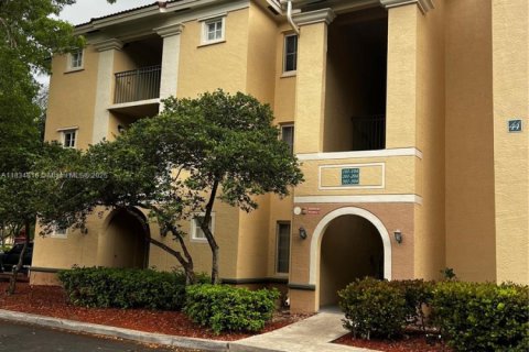 Condo in Miramar, Florida, 2 bedrooms  № 1819844 - photo 1